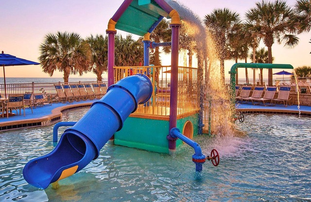 Stunning 2BR Beach Condo, Walk to Daytona Beach!n