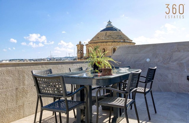 Stunning 2BR Penthouse with terrace in Mosta