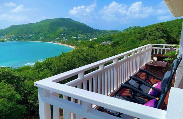 Stunning 3 Bed Villa, Balcony & Sea View