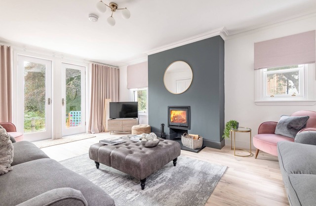 Stunning 4 bed family home w/hot tub & huge garden