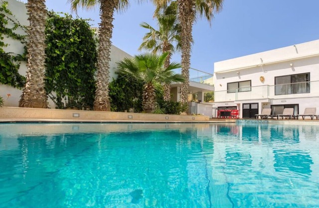 Stunning 4BR Villa with Private pool & parking