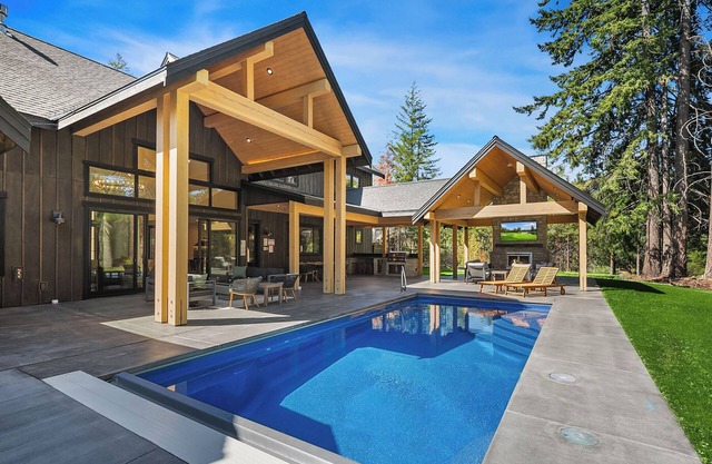 Stunning 5BR Home with Private Pool*Garage Game Room*Private Hot Tub!