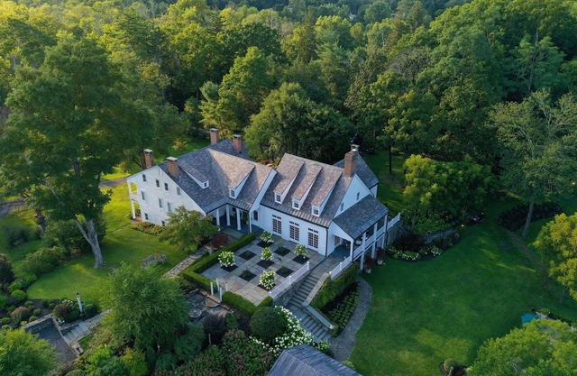 Stunning, 8 Bedroom Estate & Retreat. Historic Elegance with Designer Interiors