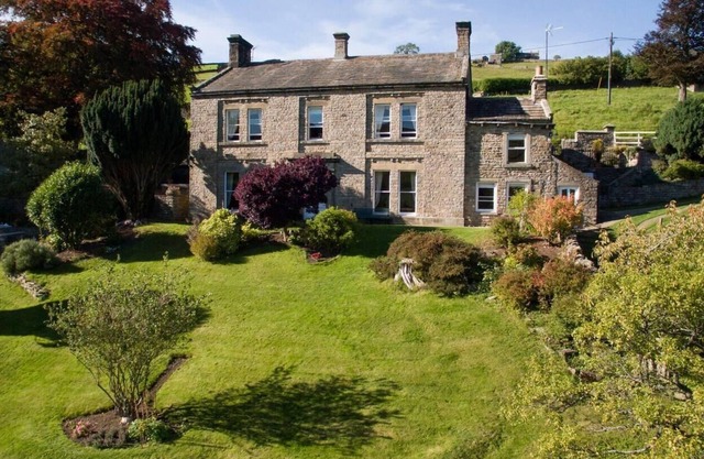 Stunning 8 beds country retreat nr Richmond