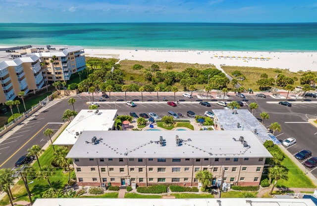 Stunning Beach Condo w/Coastal Flair~Beachside/Poolside-1BR/Ground Floor