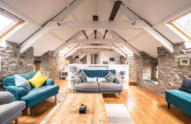 Stunning Converted Granary in Heart of St Davids