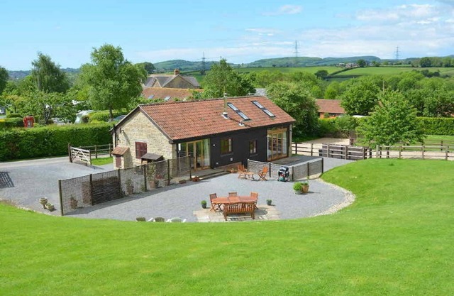 Stunning detached character barn in idyllic countryside near Bridport & beaches