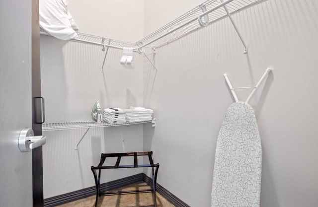 Stunning Downtown Apartment | Pool, Laundry, Parking