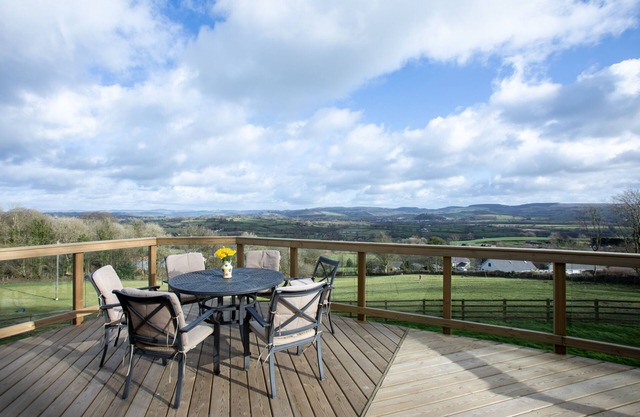 Stunning holiday home with panoramic views across the Teifi valley