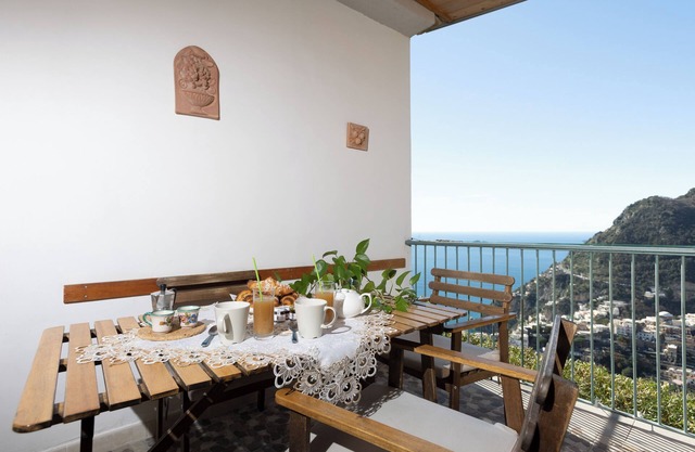 Stunning home with private parking included and views of Positano