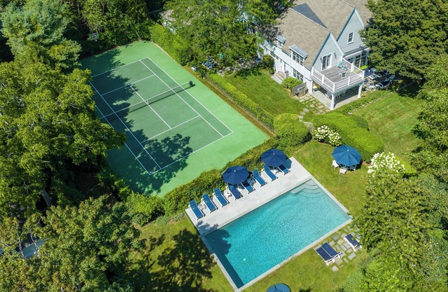 Stunning House: Tennis & Pool in Southampton Estate section