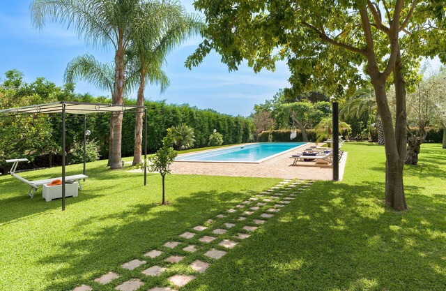 Stunning private villa for 6 people with A/C, WIFI, private pool, terrace and parking