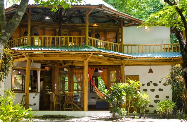 Stunning jungle Cabin Steps from the beach, great for families and couples