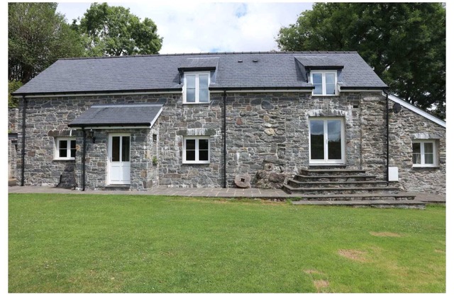 Stunning large barn conversion in Betws Gwerfil Goch -Ty Cerrig Barn