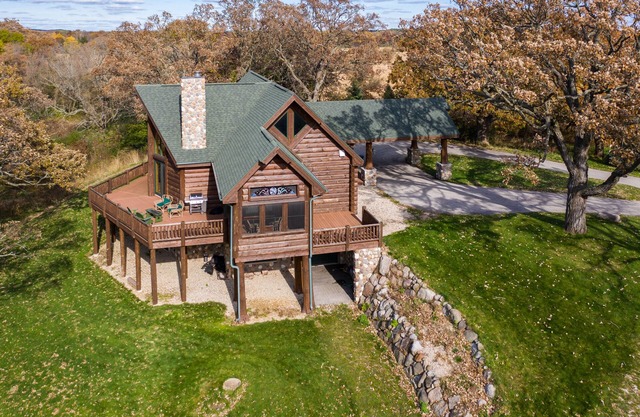 Stunning Log Cabin Getaway Near Lake Beulah *Pool Table*Grill
