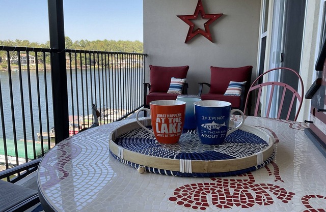 Stunning New Lake Hamilton Condo Lake front on 7 South 🐟 🛶🎣