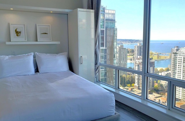 Stunning Ocean/Mountain View in Downtown Vancouver New Build