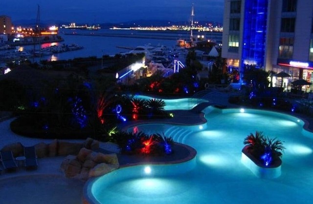 Stunning One Bedroom Apartment Overlooking Pools And Marina In Ocean Village