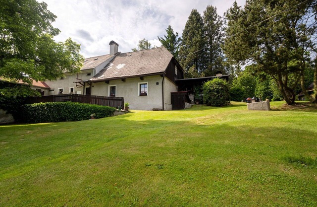Stunning private villa for 6 guests with TV, patio, pets allowed and parking