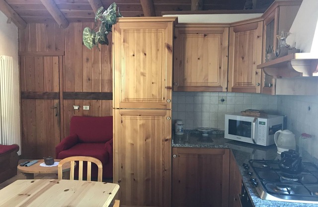 Stunning place with awesome Terrace view right on the Mountains.Easy for travel.