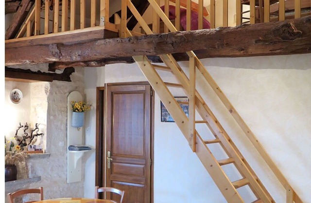 Stunning private villa for 4 people with TV, terrace, pets allowed and parking
