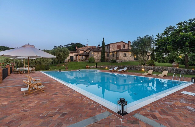 Stunning private villa with WIFI, hot tub, A/C, private pool, TV, panoramic view and parking