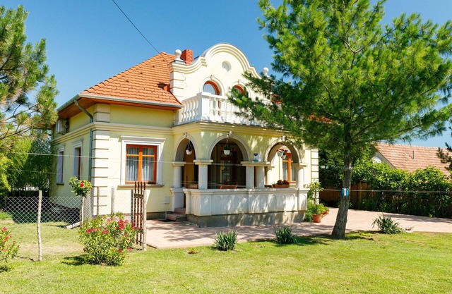 Stunning private villa for 10 people with A/C, WIFI, TV, terrace and parking