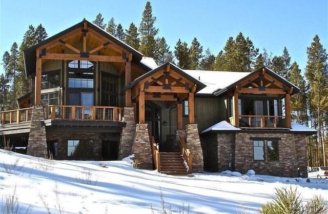 Stunning Private Lodge with Great Views!