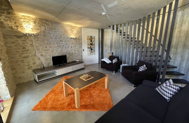 Stunning private villa for 4 people with WIFI, TV and parking