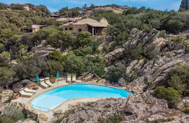 Stunning private villa for 6 guests with WIFI, A/C, private pool, TV, terrace and pets allowed