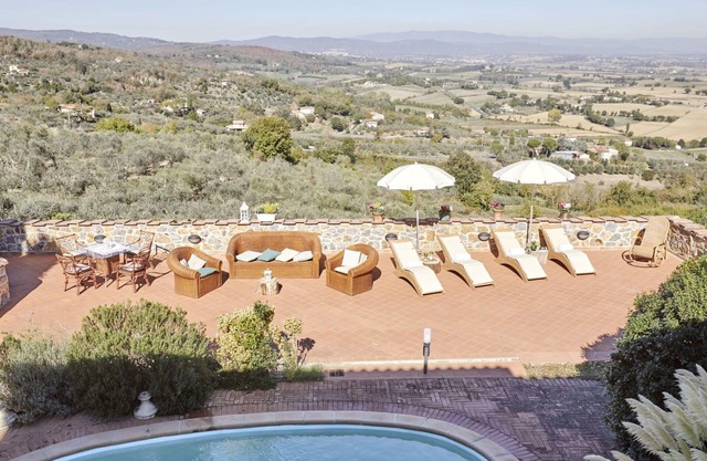Stunning private villa for 26 guests with private pool, hot tub, WIFI, A/C, TV, terrace and park.