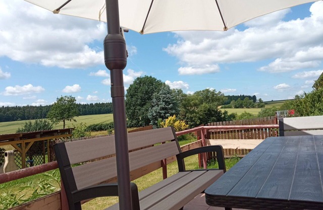 Stunning private villa with private pool, WIFI, TV, terrace, pets allowed, panoramic view, parking
