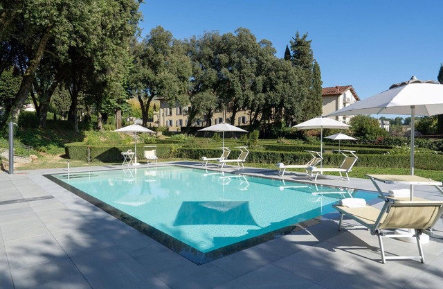 Stunning private villa for 26 guests with hot tub, WIFI, private pool, TV and panoramic view