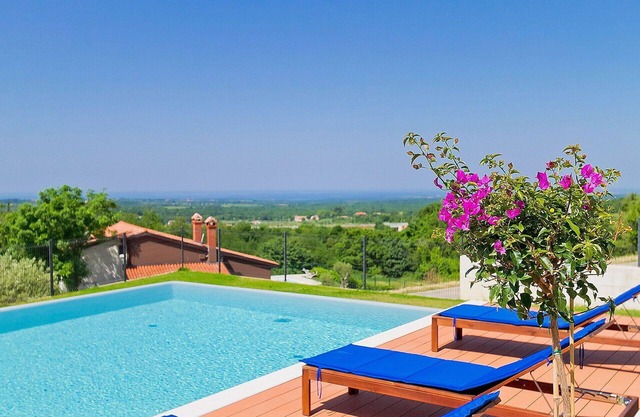 Stunning private villa with WIFI, A/C, private pool, TV, patio, panoramic view and parking