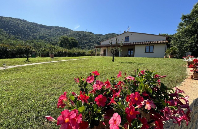 Stunning private villa with A/C, WIFI, TV, veranda, pets allowed, panoramic view and parking