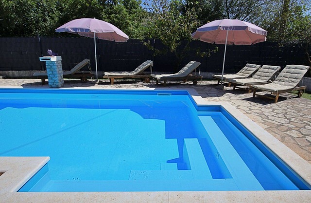 Stunning private villa with A/C, WIFI, private pool, TV, terrace, pets allowed and parking