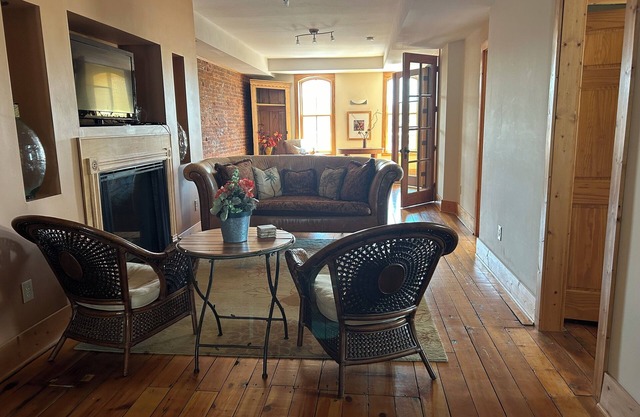 Stunning river view loft in Wabasha near Eagle Center