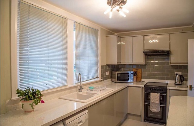 Stunning sea view, 1 minute to beach & conservation villagenSleeps 6, 3 bedrooms