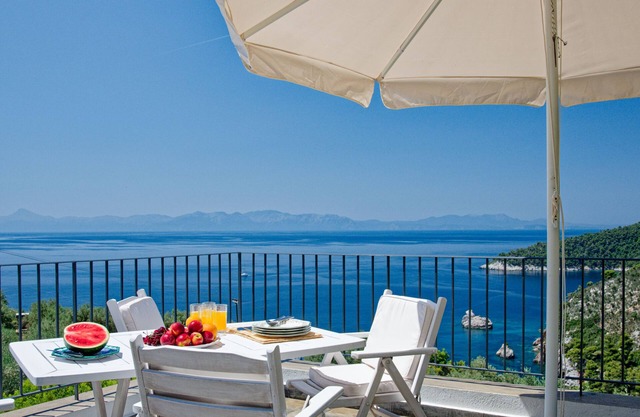 Stunning Sea Views across the Aegean, Infinity Pool, Peaceful and Quiet, WIFI