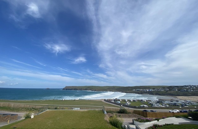 Stunning sea views and sunsets 4 min from beach and surfing. Sleeps 12