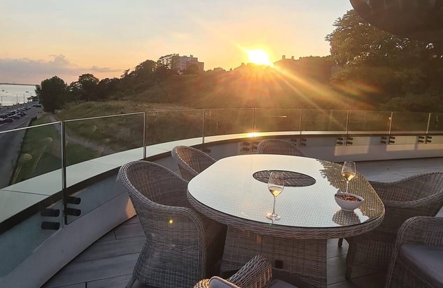 Stunning Seafront Penthouse With Panoramic South Facing Views Over the Estuary