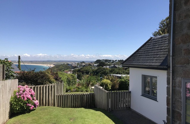 Stunning Seaside Apartment, Super sea views, prestigious elevated location, WiFi