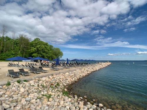 Stunning Stayz At Friday Harbour Beach Marina Resort Lake Simcoe Innisfil