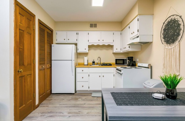 Stunning & Stylish Downtown Studio - Highland Park