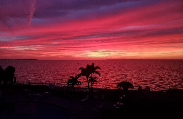 Stunning Sunsets from this beautiful 2/2 Condo! Walk to Restaurants & Tiki Bar