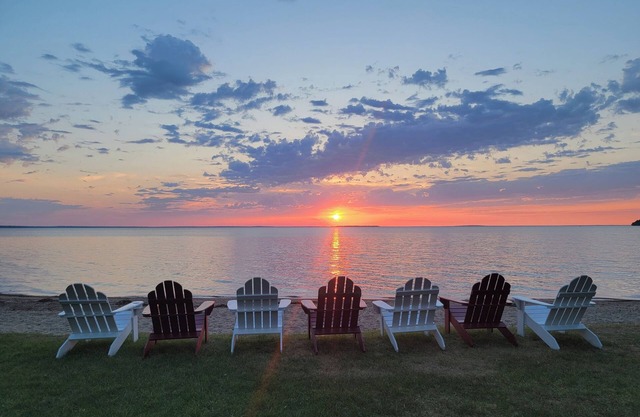 Stunning Sunsets, Sandy Beach & Big Yard! LEECH LAKE Near Chippewa Forest Trails