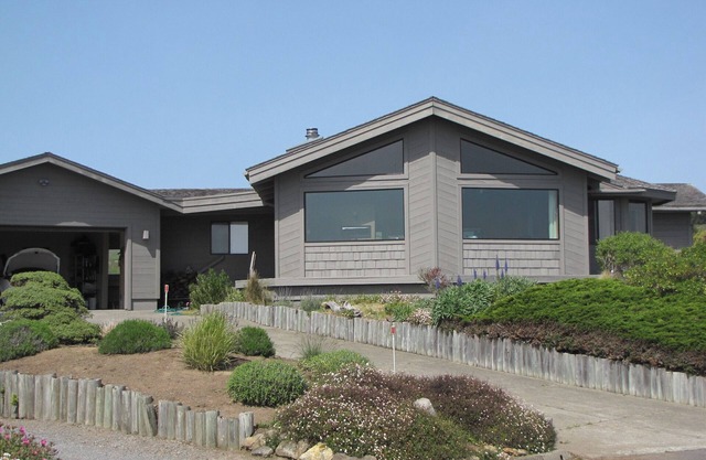 Stunning Views of CA Coast : Beautifully Remodeled Home