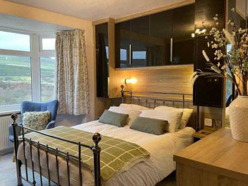 Stunning Views Pet-Friendly Sleeps 6 Great Walks Pass the Keys