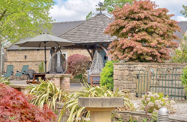 Stunning villa for 2 guests with WIFI, pets allowed and parking
