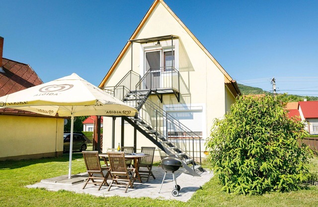 Stunning villa for 4 guests with WIFI, A/C, TV, balcony and parking